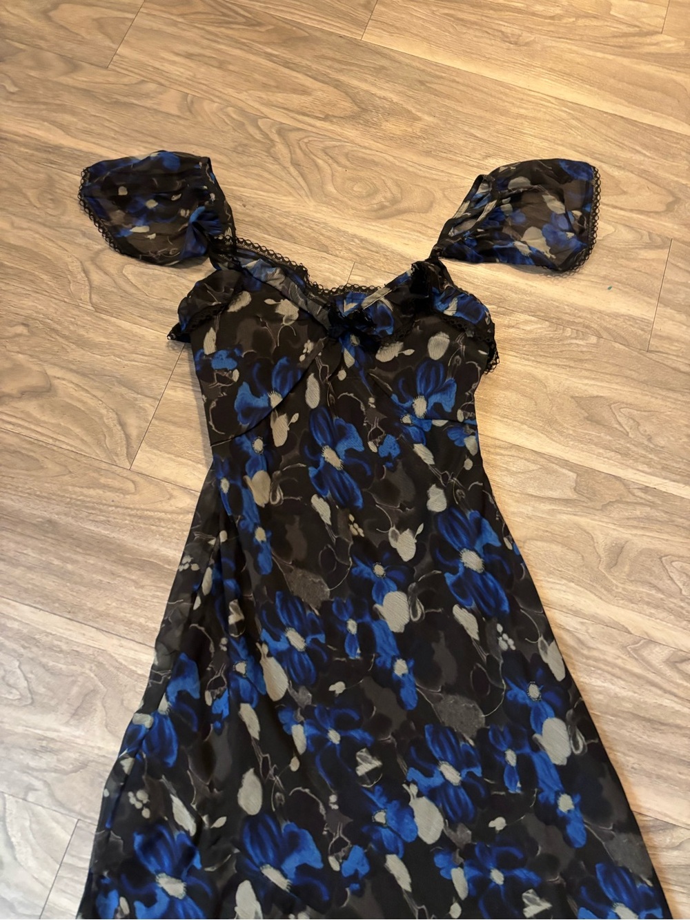 Nasty Gal Black Midi Dress with Blue & Gray Floral Print - Picture 4 of 6